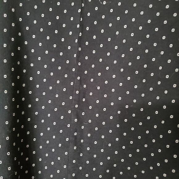 Old Navy Black & White Open Polka Dot Long Sleeve Shirt - Picture 5 of 8